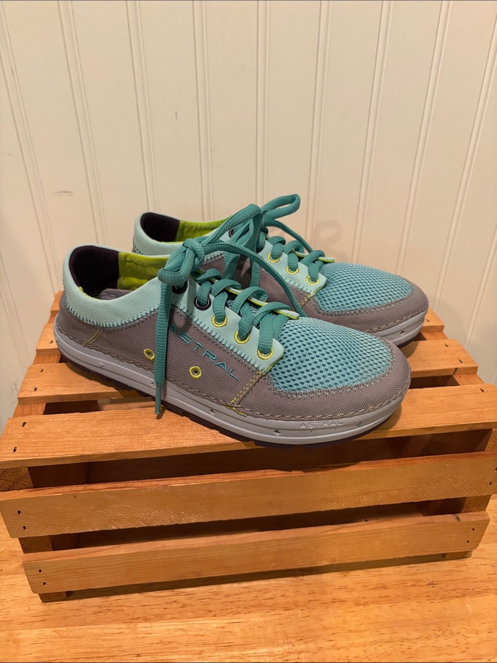 Astral Women’s Brewess 2.0 Turquoise/Gray Water Sneaker Sz 6